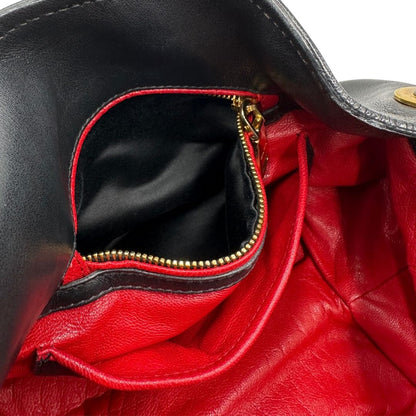 interno Borsa Miu Miu in pelle nera con parti metalliche dorate; munita di un manico singolo e una tracolla amovibile e regolabile. Completa di dustbag, di lusso, originale, ottime condizioni, usata 