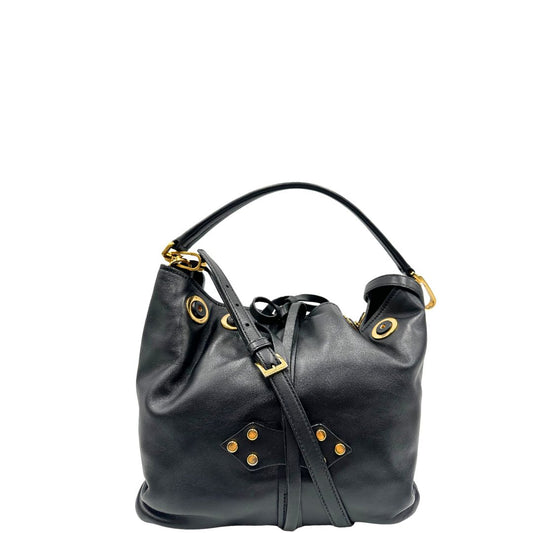 front Borsa Miu Miu in pelle nera con parti metalliche dorate; munita di un manico singolo e una tracolla amovibile e regolabile. Completa di dustbag, di lusso, originale, ottime condizioni, usata 