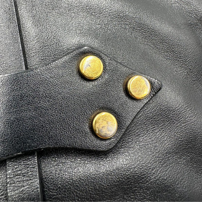 parti metalliche Borsa Miu Miu in pelle nera con parti metalliche dorate; munita di un manico singolo e una tracolla amovibile e regolabile. Completa di dustbag, di lusso, originale, ottime condizioni, usata 