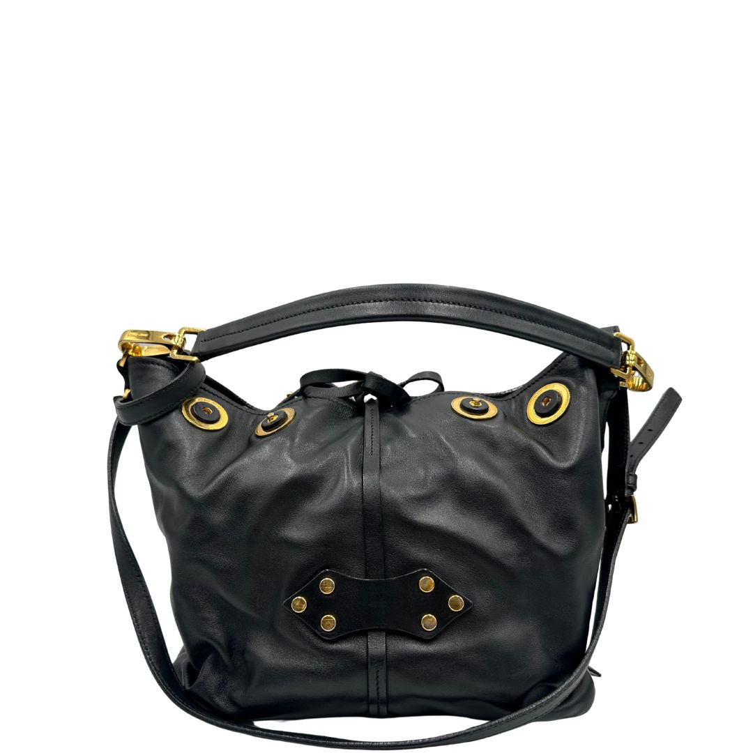 retro Borsa Miu Miu in pelle nera con parti metalliche dorate; munita di un manico singolo e una tracolla amovibile e regolabile. Completa di dustbag, di lusso, originale, ottime condizioni, usata 