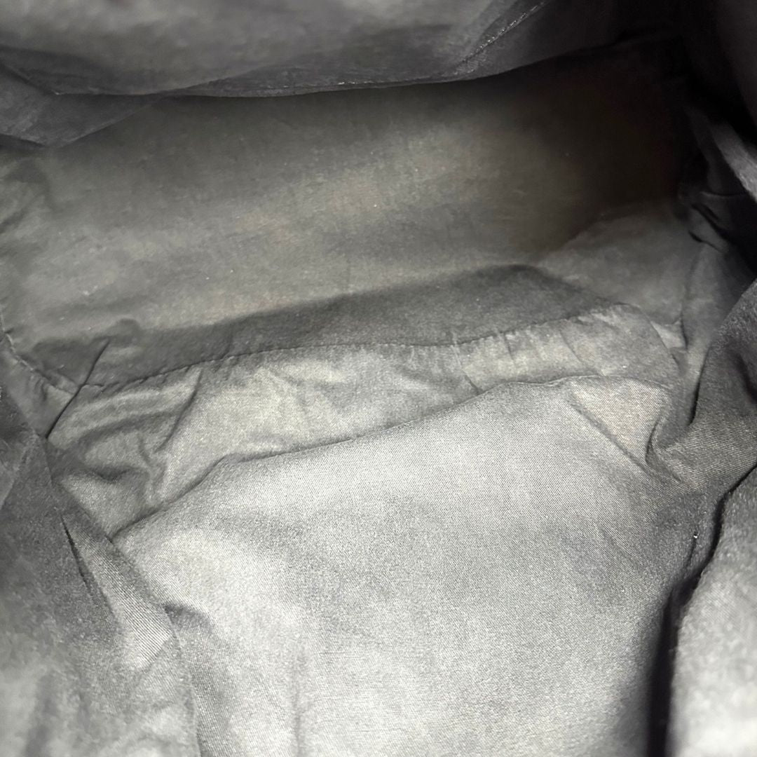 nterno Borsa Nightingale Givenchy in pelle marrone con parti metalliche dorate; munita di doppi manici e un manico singolo amovibile, da portare a spalla o a mano. Completa di dustbag, di lusso, originale, ottime condizioni, usata 