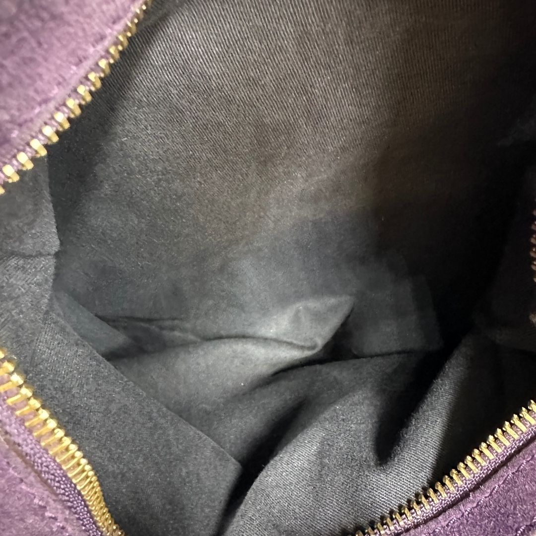 nterno Borsa Nightingale Givenchy in pelle marrone con parti metalliche dorate; munita di doppi manici e un manico singolo amovibile, da portare a spalla o a mano. Completa di dustbag, di lusso, originale, ottime condizioni, usata 