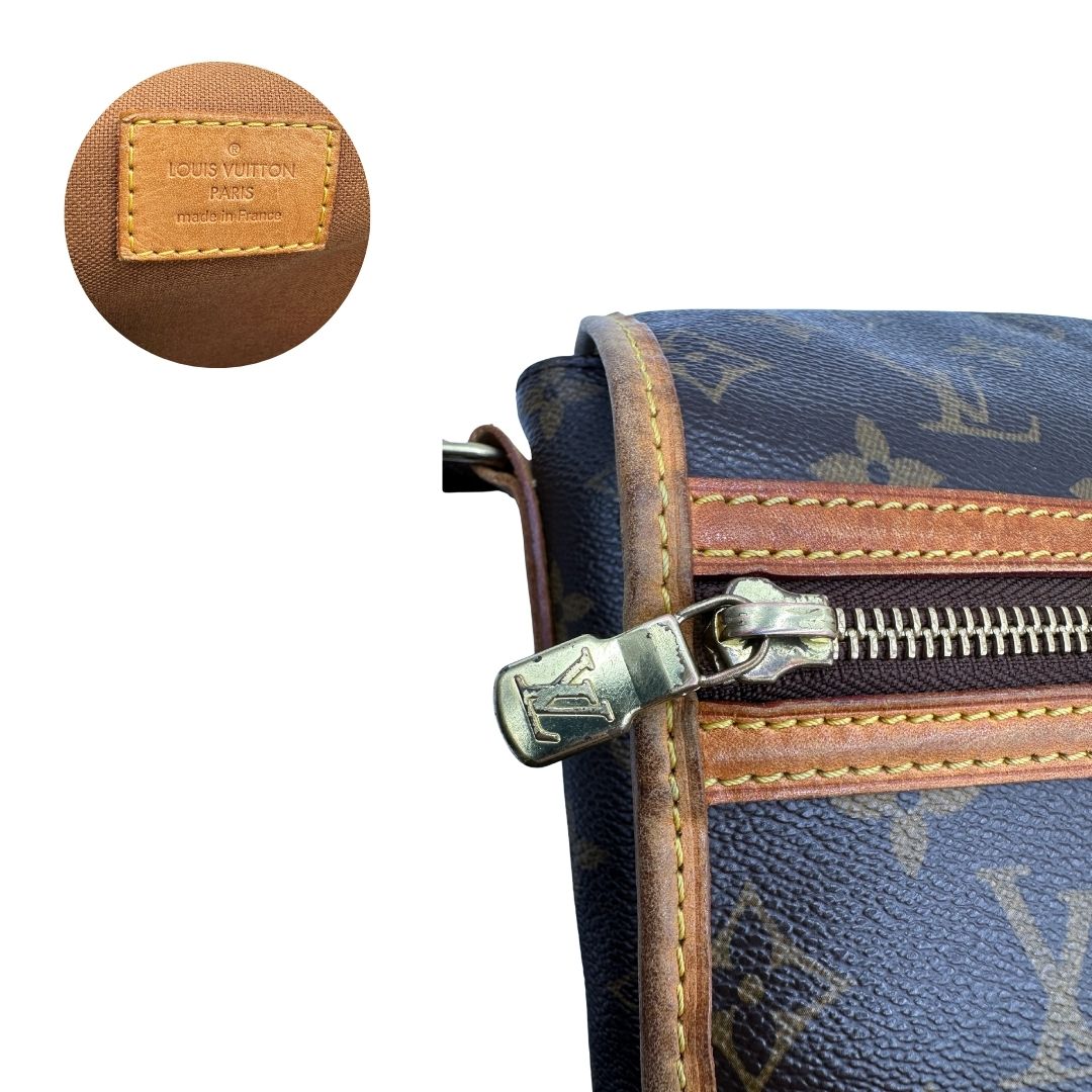 Borsa Messenger Bosphore Louis Vuitton in canvas marrone monogram con finiture in vacchetta naturale, tracolla in tessuto regolabile e parti metalliche dorate, di lusso, originale, ottime condizioni, usata. 