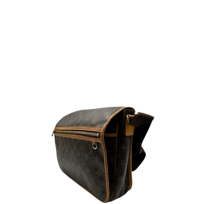 lato Borsa Messenger Bosphore Louis Vuitton in canvas marrone monogram con finiture in vacchetta naturale, tracolla in tessuto regolabile e parti metalliche dorate, di lusso, originale, ottime condizioni, usata. 