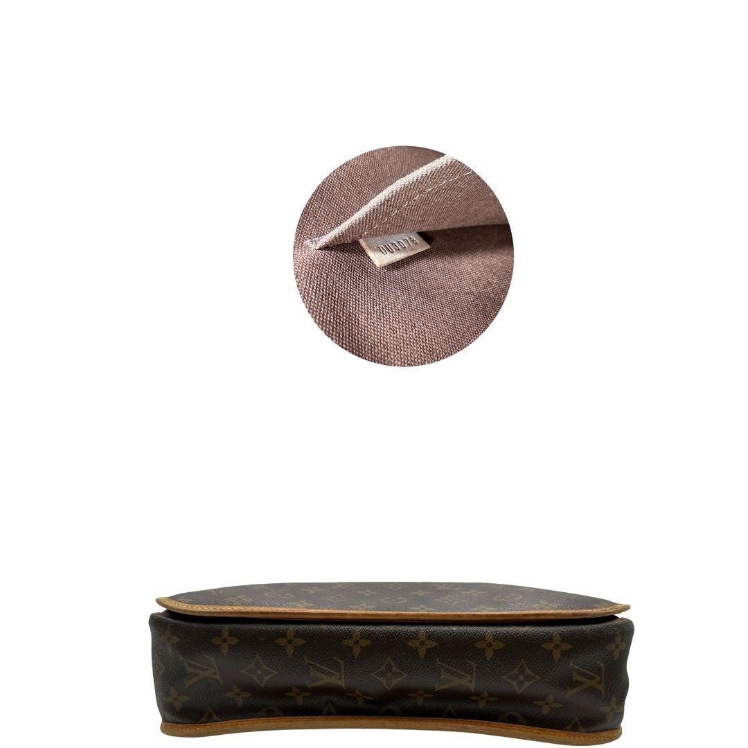 base e codice Borsa Messenger Bosphore Louis Vuitton in canvas marrone monogram con finiture in vacchetta naturale, tracolla in tessuto regolabile e parti metalliche dorate, di lusso, originale, ottime condizioni, usata. 