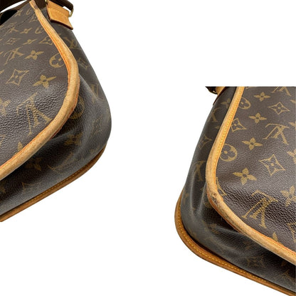 angoli  Borsa Messenger Bosphore Louis Vuitton in canvas marrone monogram con finiture in vacchetta naturale, tracolla in tessuto regolabile e parti metalliche dorate, di lusso, originale, ottime condizioni, usata.