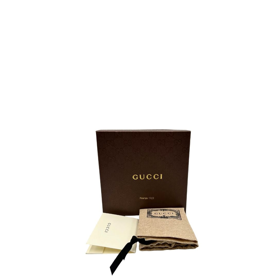 Cintura Gucci in pelle nera con finiture rosse e parti metalliche dorate. Completa di dustbag e scatola, di lusso, originale, ottime condizioni.