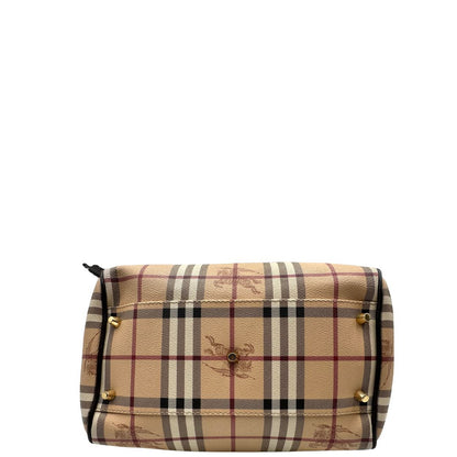 base Borsa Burberry in canvas trama tartan sui toni del beige con finiture in pelle nere e parti metalliche dorate; munita di doppi manici, indossabile a spalla. Munita di pochette estraibile. Completa di dustbag, di lusso, originale, ottime condizioni, usata. 