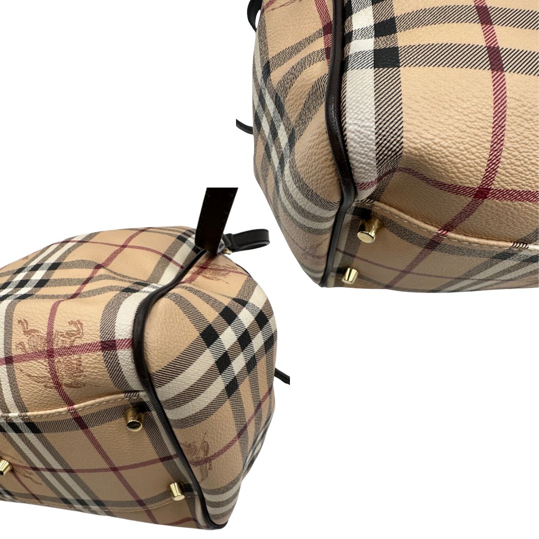 angoli Borsa Burberry in canvas trama tartan sui toni del beige con finiture in pelle nere e parti metalliche dorate; munita di doppi manici, indossabile a spalla. Munita di pochette estraibile. Completa di dustbag, di lusso, originale, ottime condizioni, usata. 