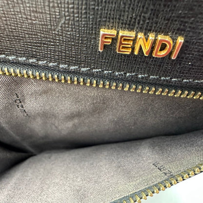 interno Borsa Fendi in pelle saffiano nera con parti metalliche dorate; munita di una tracolla amovibile e regolabile, di lusso, originale, ottime condizioni, usata. 