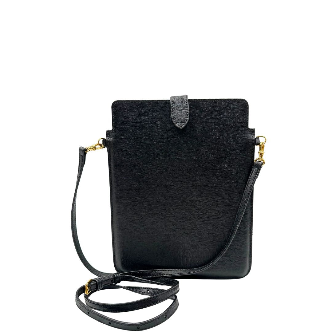 retro Borsa Fendi in pelle saffiano nera con parti metalliche dorate; munita di una tracolla amovibile e regolabile, di lusso, originale, ottime condizioni, usata. 