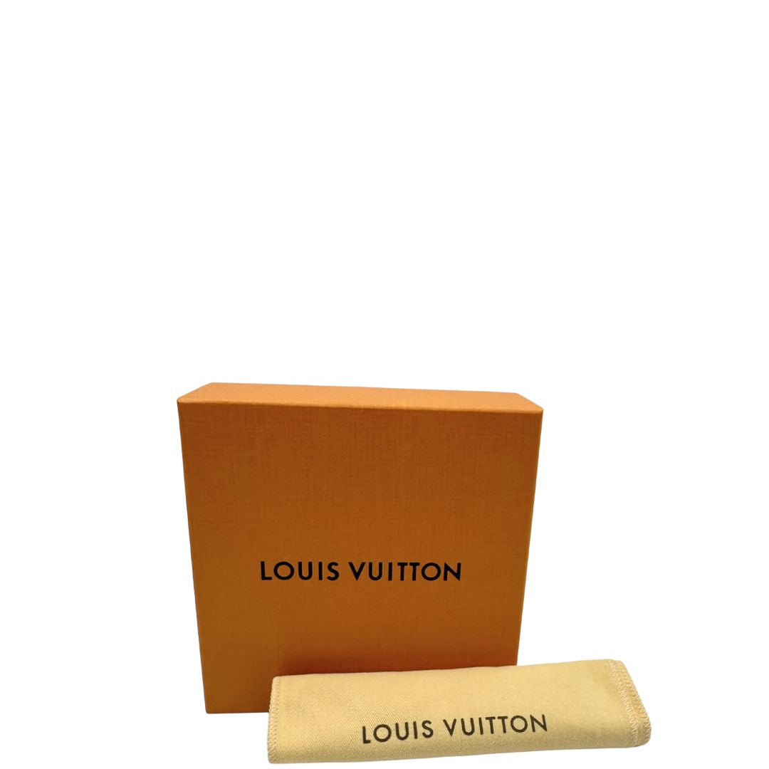 Dustbag e scatola Collare e guinzaglio Louis Vuitton in canvas monogrammato marrone con parti metalliche dorate. Completo di scatola e dustbag.