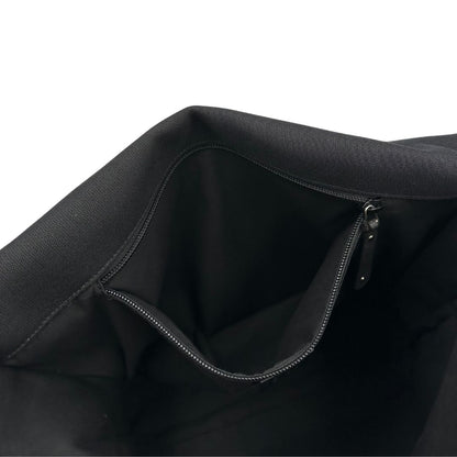 interno Borsa Gucci in tessuto nero con finiture in pelle tono su tono; munita di una tracolla in tessuto regolabile, di lusso, originale, ottime condizioni, usata. 