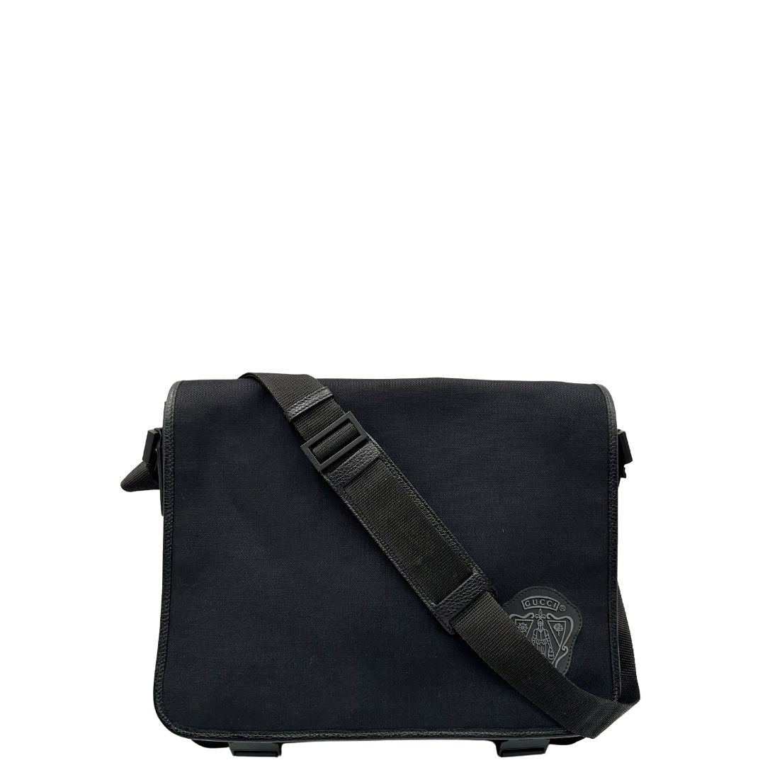 front Borsa Gucci in tessuto nero con finiture in pelle tono su tono; munita di una tracolla in tessuto regolabile, di lusso, originale, ottime condizioni, usata. 