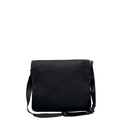 retro Borsa Gucci in tessuto nero con finiture in pelle tono su tono; munita di una tracolla in tessuto regolabile, di lusso, originale, ottime condizioni, usata. 