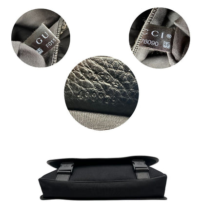 base Borsa Gucci in tessuto nero con finiture in pelle tono su tono; munita di una tracolla in tessuto regolabile, di lusso, originale, ottime condizioni, usata. 