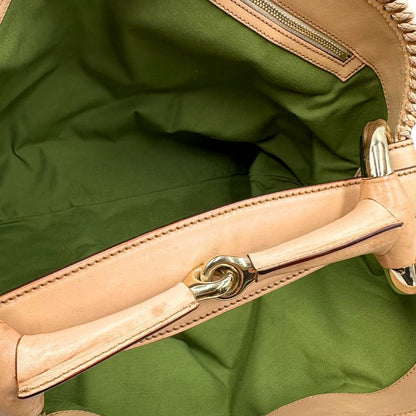 interno Borsa Gucci in tessuto bianco con ricami floreali multicolor, finiture in pelle rosa e parti metalliche dorate; munita di un manico singolo. Completa di dustbag, di lusso, originale, ottime condizioni. 