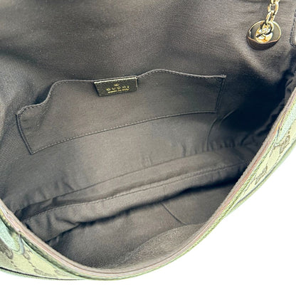 interno  Borsa Gucci in tessuto GG beige con finiture in pelle e parti metalliche dorate; munita di doppi manici in catena, indossabile a spalla, di lusso, originale, ottime condizioni, usata.  