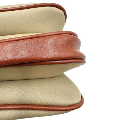 angolo Borsa Burberry in tessuto con finiture color cognac e parti metalliche dorate; munita di una tracolla regolabile, di lusso, originale, ottime condizioni. 