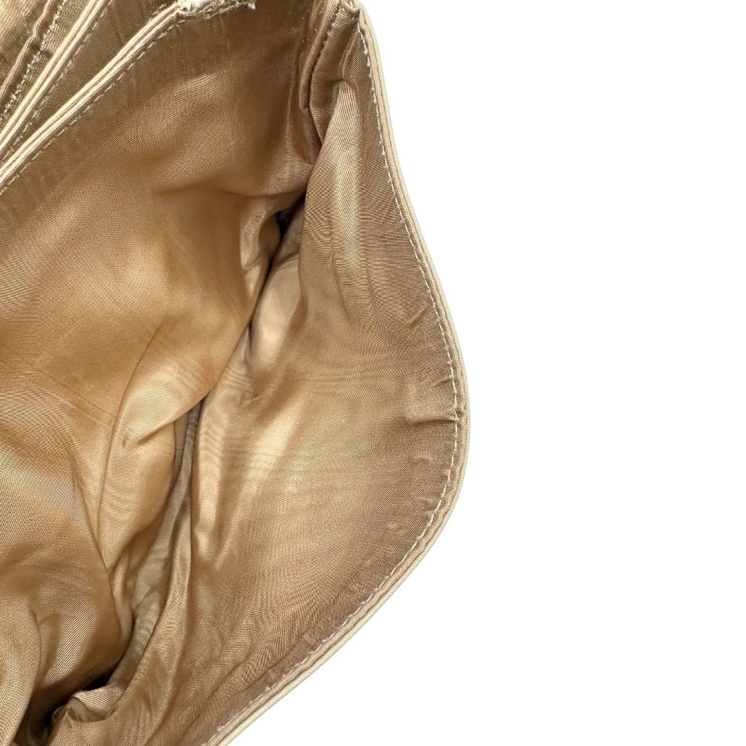 interno Borsa Burberry in tessuto con finiture color cognac e parti metalliche dorate; munita di una tracolla regolabile, di lusso, originale, ottime condizioni. 