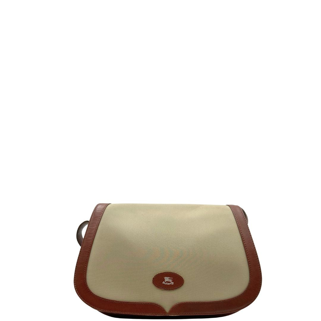 front Borsa Burberry in tessuto con finiture color cognac e parti metalliche dorate; munita di una tracolla regolabile, di lusso, originale, ottime condizioni.