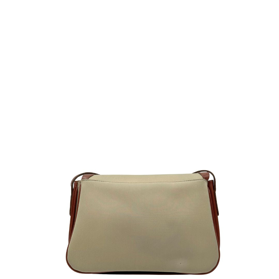 retro Borsa Burberry in tessuto con finiture color cognac e parti metalliche dorate; munita di una tracolla regolabile, di lusso, originale, ottime condizioni. 