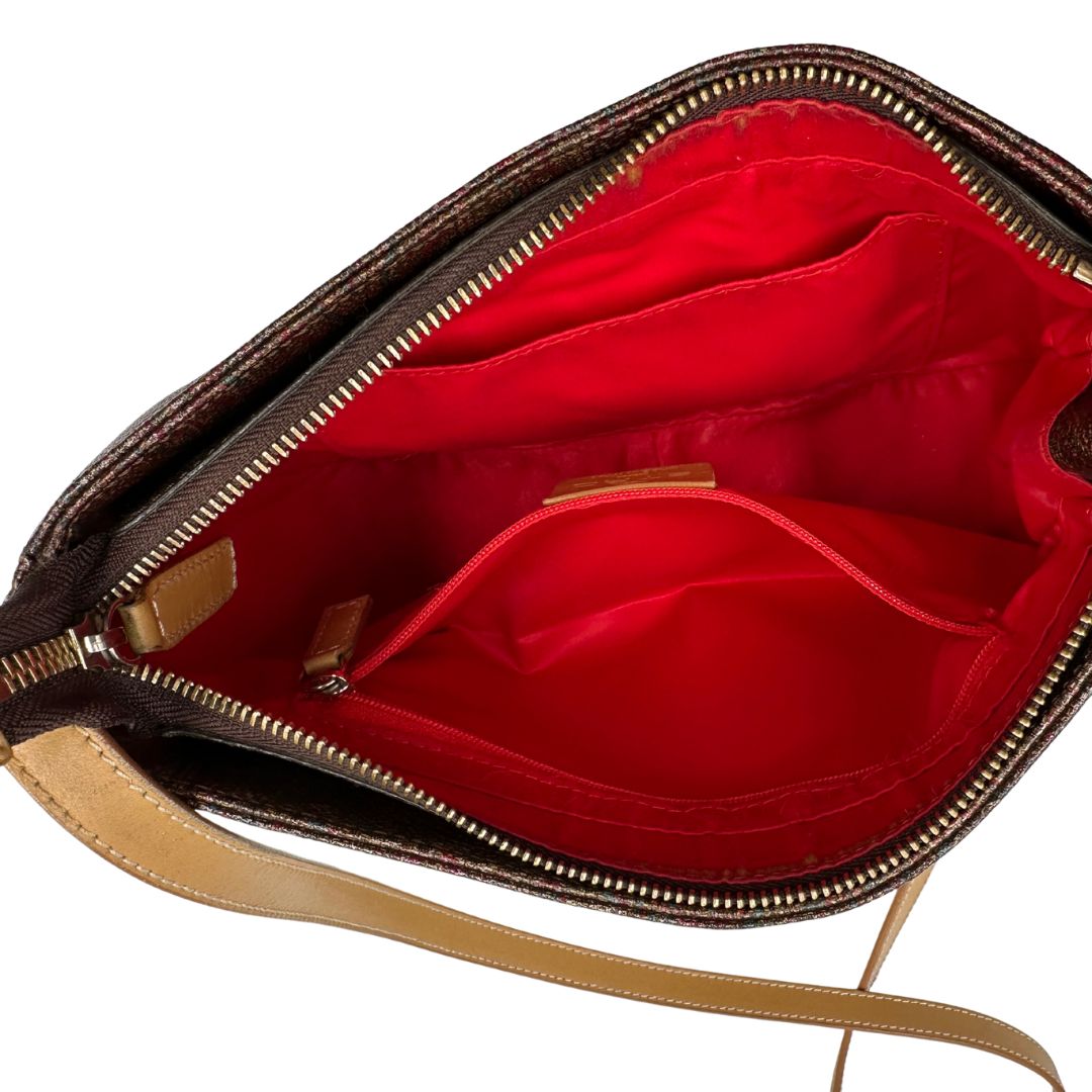 interno Borsa Etro in canvas multicolore trama Paisley con parti metalliche dorate e finiture in pelle; munita di una tracolla, di lusso, originale, ottime condizioni, usata. 