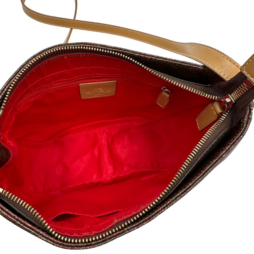 interno Borsa Etro in canvas multicolore trama Paisley con parti metalliche dorate e finiture in pelle; munita di una tracolla, di lusso, originale, ottime condizioni, usata. 