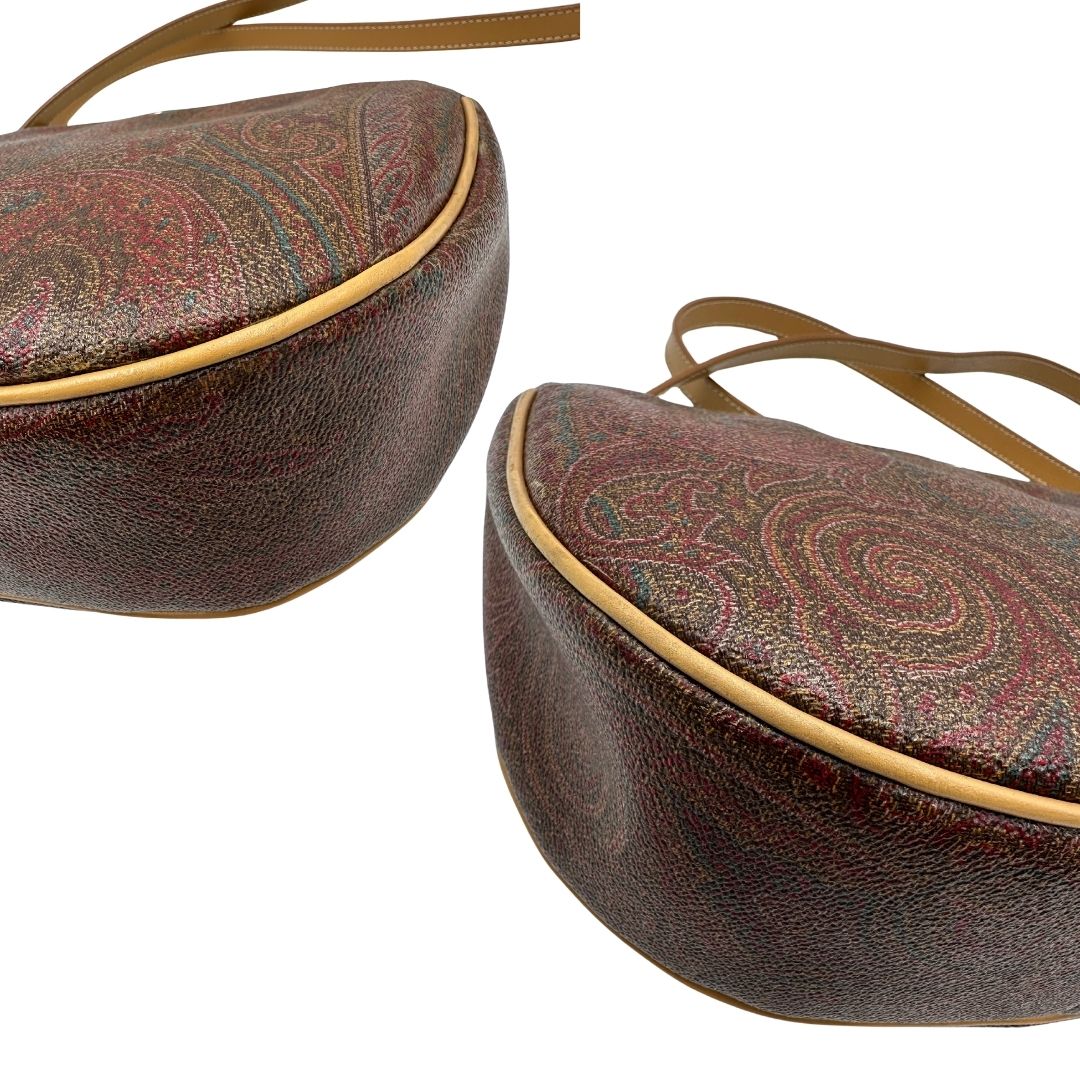 angoli Borsa Etro in canvas multicolore trama Paisley con parti metalliche dorate e finiture in pelle; munita di una tracolla, di lusso, originale, ottime condizioni, usata. 