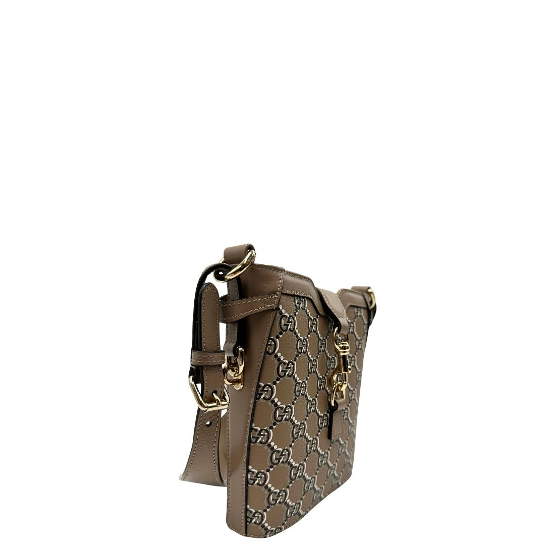 lato Borsa Gucci in canvas GG color tortora e parti metalliche dorate; munita di una tracolla leggermente regolabile. Completa di dustbag, di lusso, originale, eccellenti condizioni. 