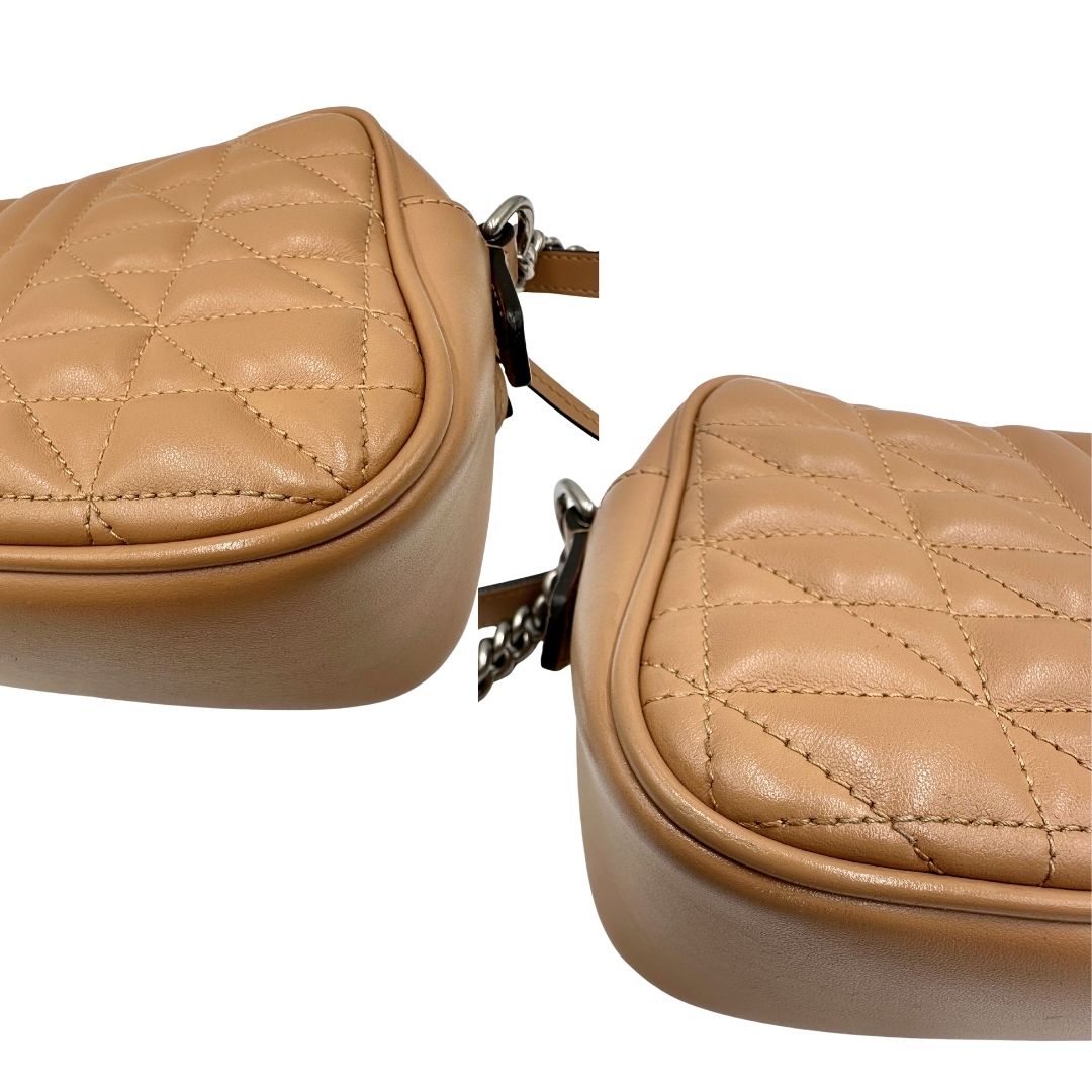 angoli Borsa Gucci in pelle matelassè rosa con parti metalliche argentate e doppia G sul front; munita di una tracolla amovibile, di lusso, originale, ottime condizioni, usata. 