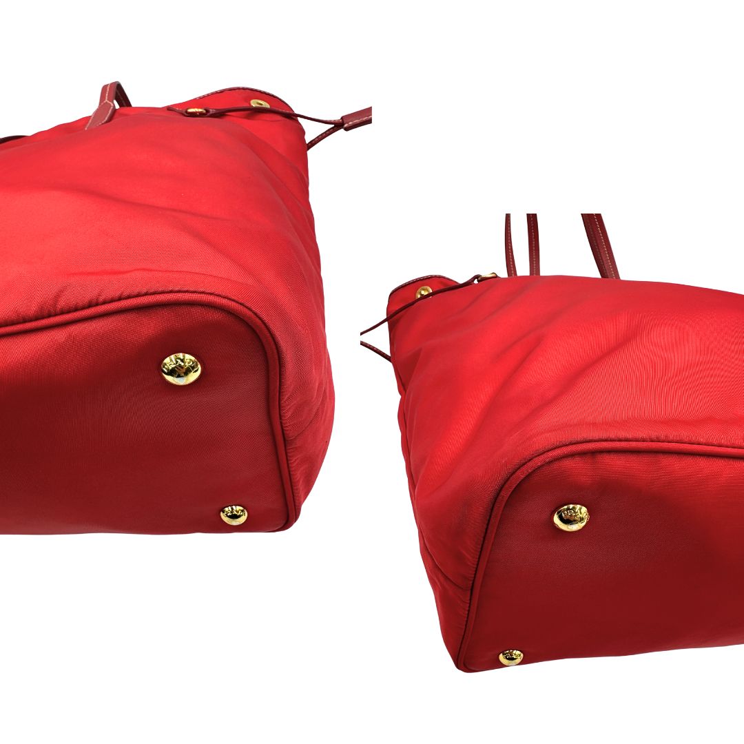 Angoli di una Borsa Prada in nylon rosso con parti metalliche dorate e finiture in pelle tono su tono, munita di doppi manici, indossabile a spalla. Completa di dustbag. Originale, usata, di lusso, in ottime condizioni.