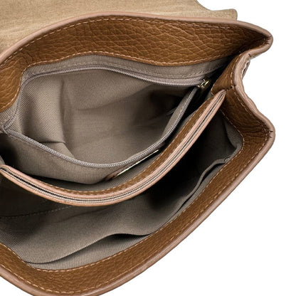 interno  Borsa Furla in pelle martellata marrone e parti metalliche dorate; munita di un manico singolo e una tracolla regolabile. Completa di dustbag, di lusso, originale, ottime condizioni, usata. 