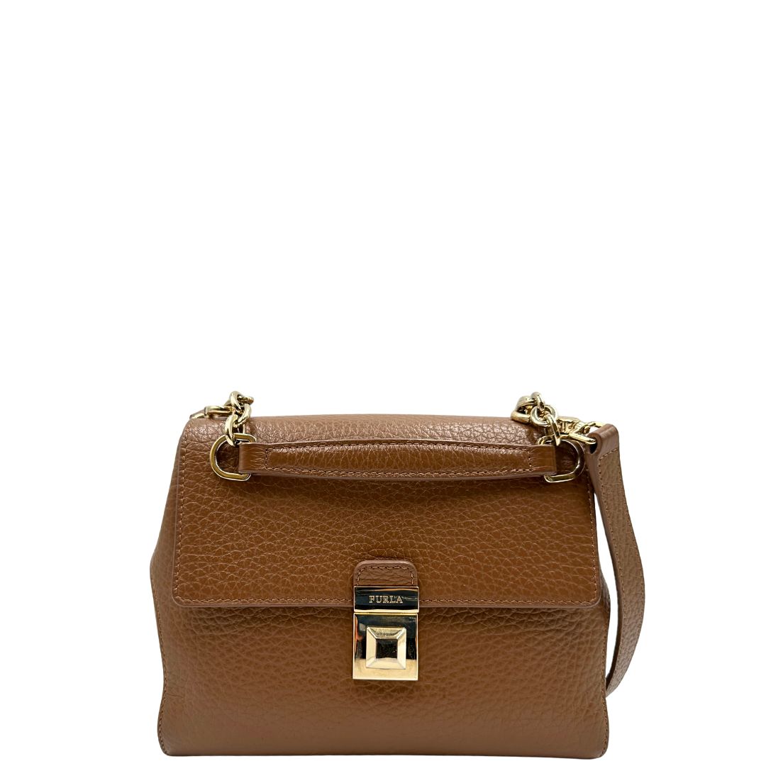 front  Borsa Furla in pelle martellata marrone e parti metalliche dorate; munita di un manico singolo e una tracolla regolabile. Completa di dustbag, di lusso, originale, ottime condizioni, usata. 