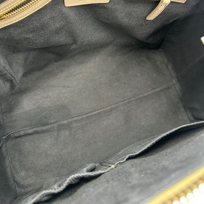 interno Borsa Antigona Givenchy in pelle color fango con manici trama animalier e parti metalliche dorate; munita di manici stondati e un manico amovibile, di lusso, originale, ottime condizioni, usata. 