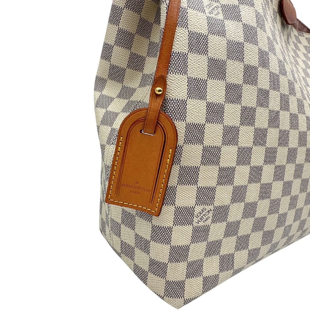 Borsa Louis Vuitton in canvas damier azur con finiture in vacchetta naturale e parti metalliche dorate; munita di un manico singolo, indossabile a spalla, di lusso, originale, ottime condizioni, usata. 