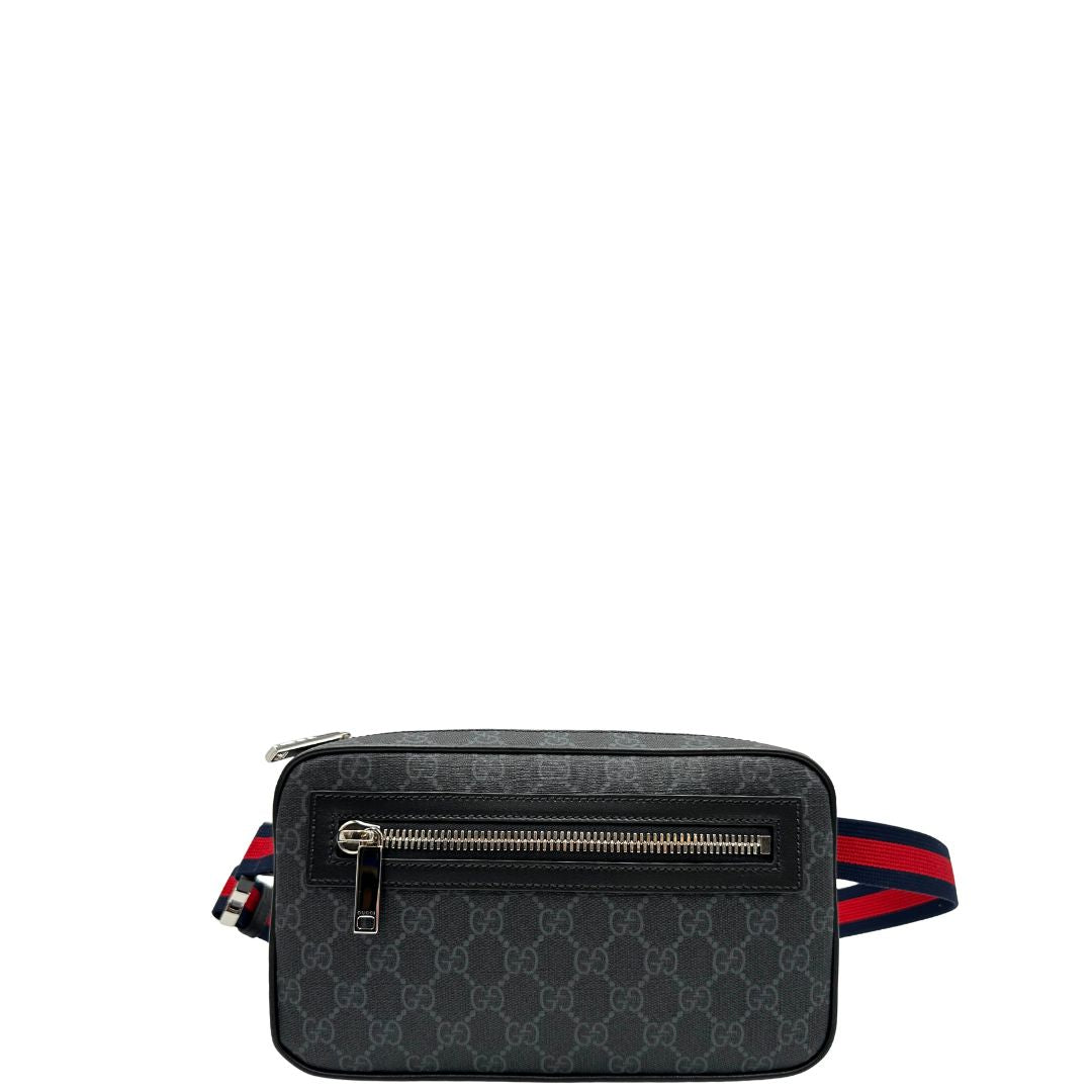 front  Marsupio Gucci in canvas antracite GG con parti metalliche argentate; munito di una cinta Web blu e rossa. Completo di dustbag, di lusso, originale, eccellenti.