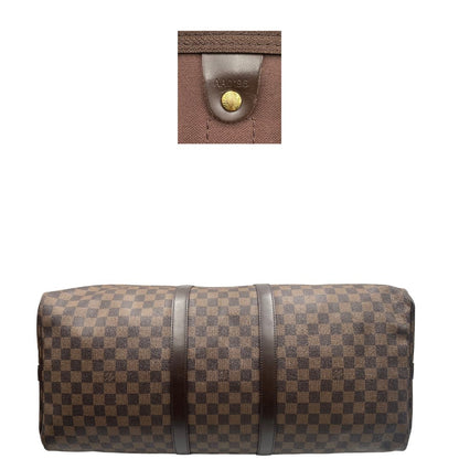 base Borsone Louis Vuitton in canvas Damier Ébène marrone con finiture in pelle tono su tono e parti metalliche dorate; munito di doppi manici stondati e una tracolla amovibile e regolabile. Completo di lucchetto, chiavi e dustbag, di lusso, originale, ottime condizioni, usato. 
