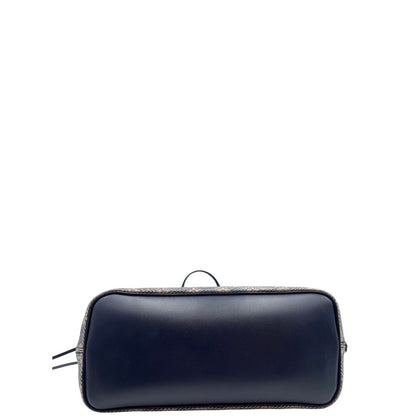 base Borsa Louis Vuitton in pelle monogram blu effetto denim con parti metalliche dorate; munita di una pochette interna blu e doppi manici, indossabile a spalla. Completa di corredo, di lusso, originale, ottime condizioni, usata.