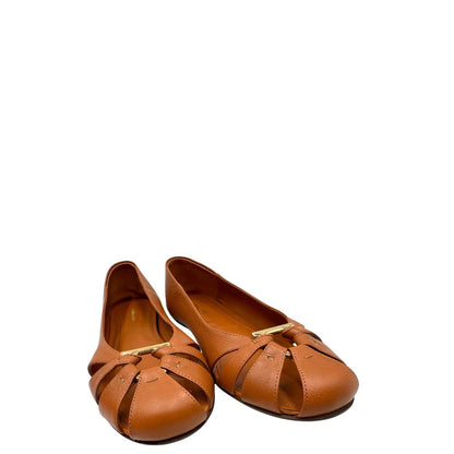 Scarpe Salvatore Ferragamo in pelle color cammello e parti metalliche dorate. Full set, di lusso, originale, ottime condizioni.