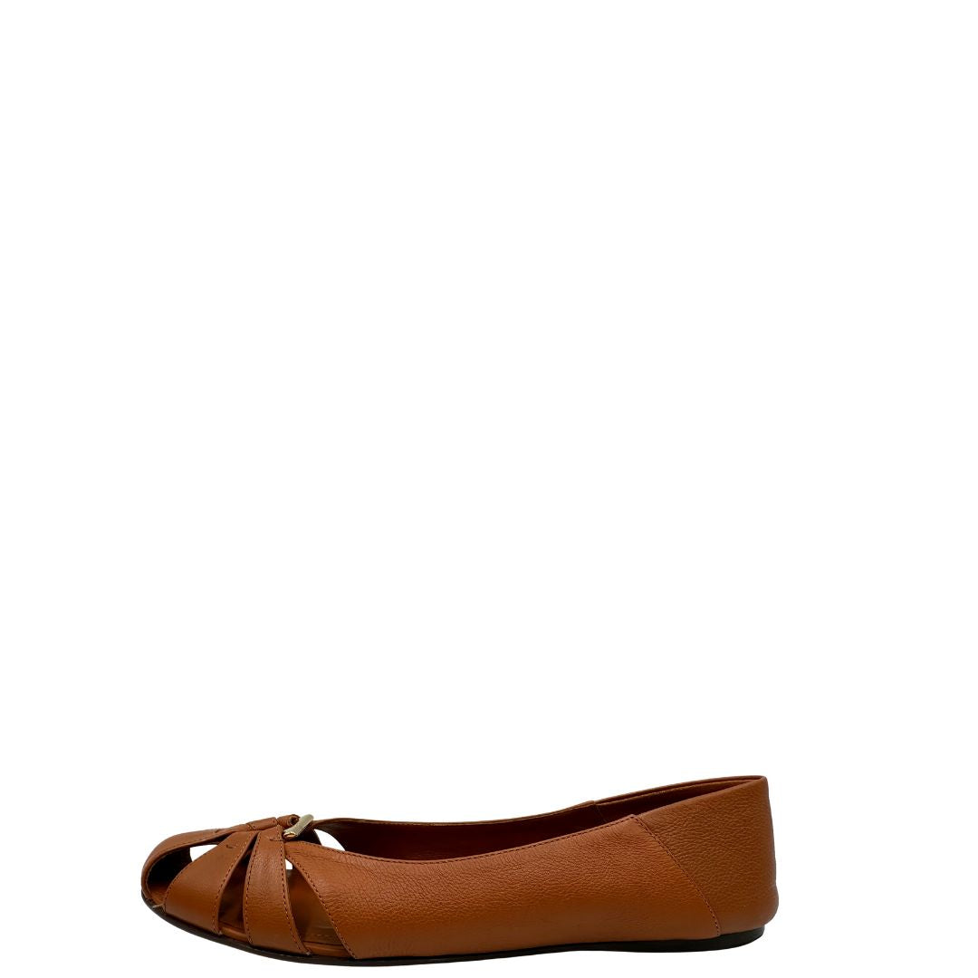 Scarpe Salvatore Ferragamo in pelle color cammello e parti metalliche dorate. Full set, di lusso, originale, ottime condizioni.