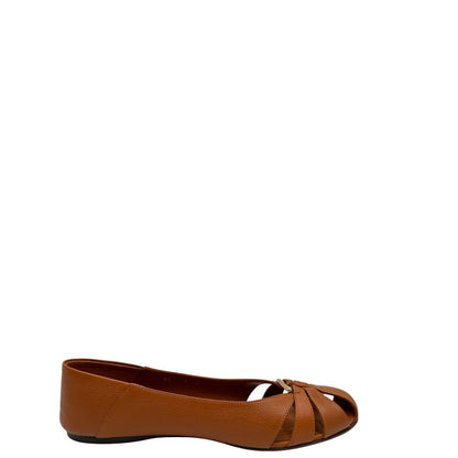 Scarpe Salvatore Ferragamo in pelle color cammello e parti metalliche dorate. Full set, di lusso, originale, ottime condizioni.