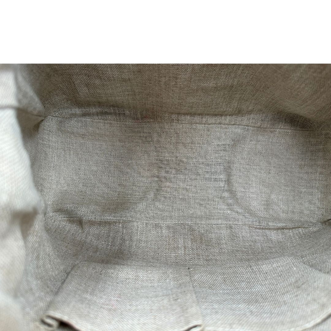 interno Borsa Gucci in pelle nera GG con parti metalliche dorate; munita di una tracolla regolabile, di lusso, originale, ottime condizioni, usata.