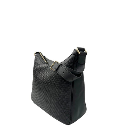 lato Borsa Gucci in pelle nera GG con parti metalliche dorate; munita di una tracolla regolabile, di lusso, originale, ottime condizioni, usata. 