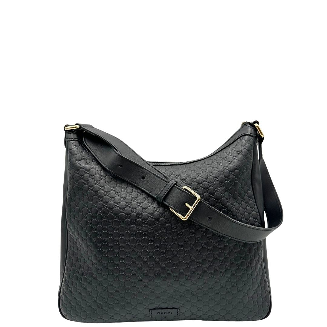 front Borsa Gucci in pelle nera GG con parti metalliche dorate; munita di una tracolla regolabile, di lusso, originale, ottime condizioni, usata. 