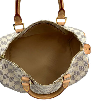 interno Borsa Speedy 30 Louis Vuitton in canvas Damier Azur con finiture in vacchetta naturale e parti metalliche dorate. Completo di lucchetto, chiavi e corredo, di lusso, originale, ottime condizioni, usata. 