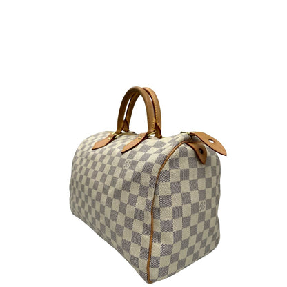 lato Borsa Speedy 30 Louis Vuitton in canvas Damier Azur con finiture in vacchetta naturale e parti metalliche dorate. Completo di lucchetto, chiavi e corredo, di lusso, originale, ottime condizioni, usata. 