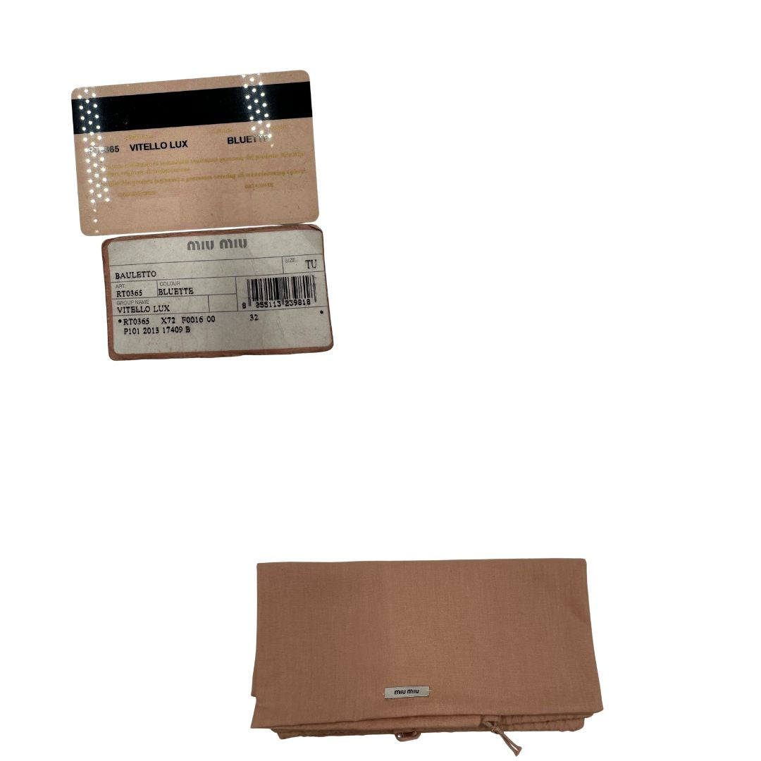 dustbag Borsa Miu Miu in pelle blu con parti metalliche argentate; munita di doppi manici e una tracolla amovibile. Completa di dustbag, di lusso, originale, ottime condizioni, usata, originale. 