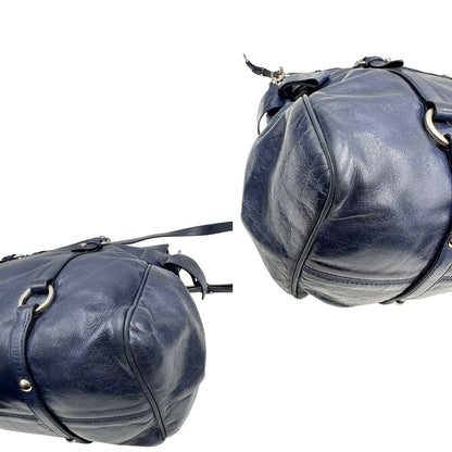 angoli Borsa Miu Miu in pelle blu con parti metalliche argentate; munita di doppi manici e una tracolla amovibile. Completa di dustbag, di lusso, originale, ottime condizioni, usata, originale. 