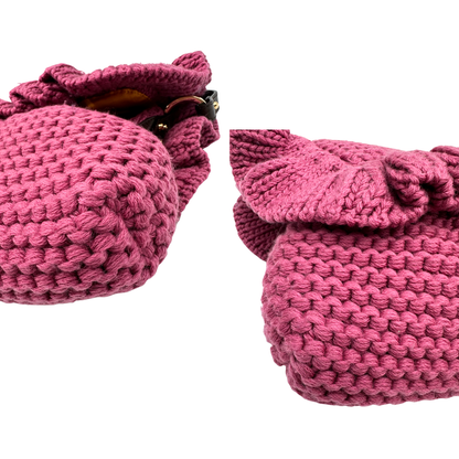 angoli Borsa Fendi in maglia rosa crochet con parti metalliche dorate; munita di un manico singolo in pelle marrone. Completa di dustbag, di lusso, usata, ottime condizioni. 